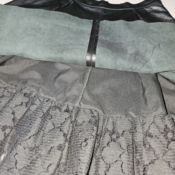 Vintage PKJ, Black Leather Skirt with Lace Trim, 100% Lamb Leather - Picture 8 of 12